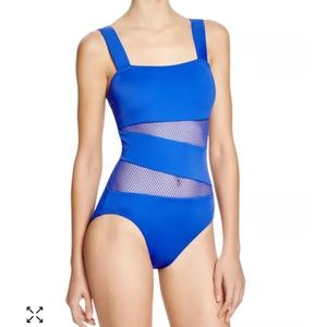 DKNY Swim mesh effect spliced maillot one‎ piece. Worn about 3x